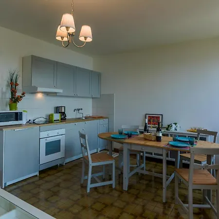 Gisazio Sleeps 4 Apartment