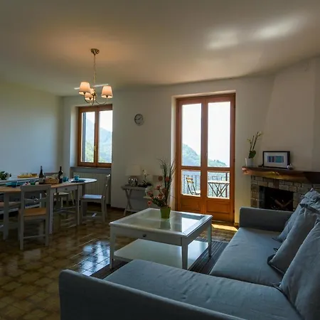 Gisazio Sleeps 4 Apartment