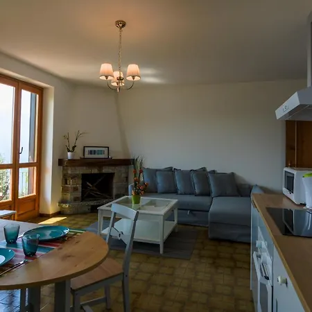 Gisazio Sleeps 4 * Perledo