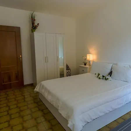 Gisazio Sleeps 4 Apartment